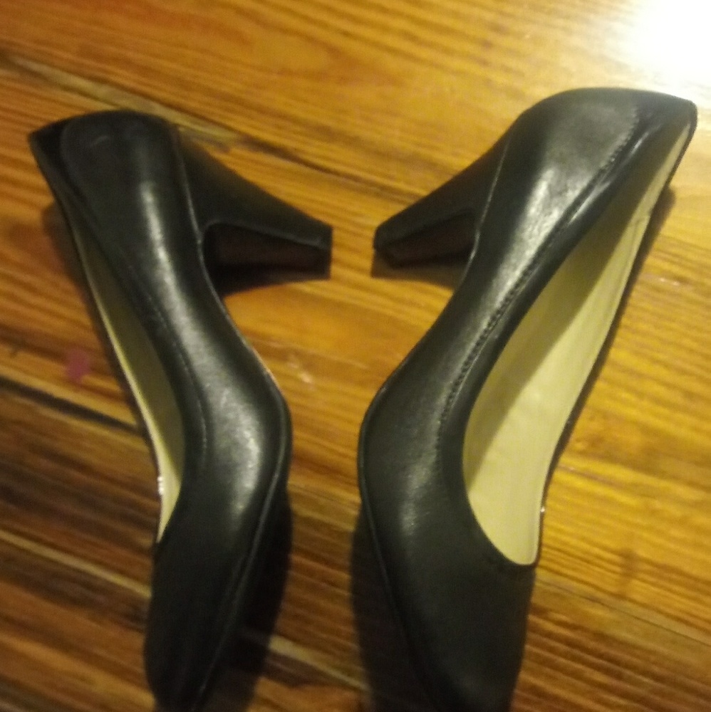 NATURALIZER SHOES - Picture 3 of 8